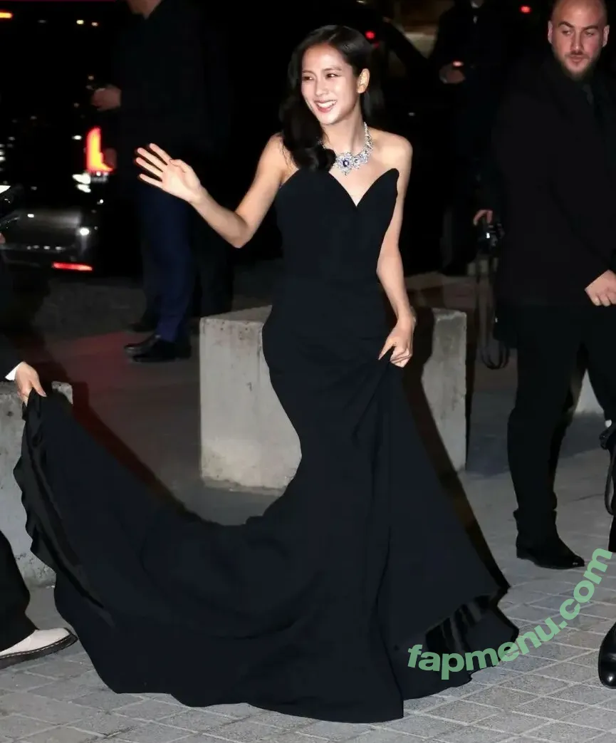 Jisoo nude photo #1192 (BLACKPINK / qenshizu / sooyaaa__)
