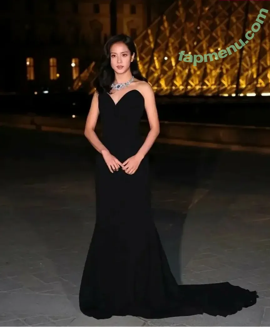 Jisoo nude photo #1196 (BLACKPINK / qenshizu / sooyaaa__)