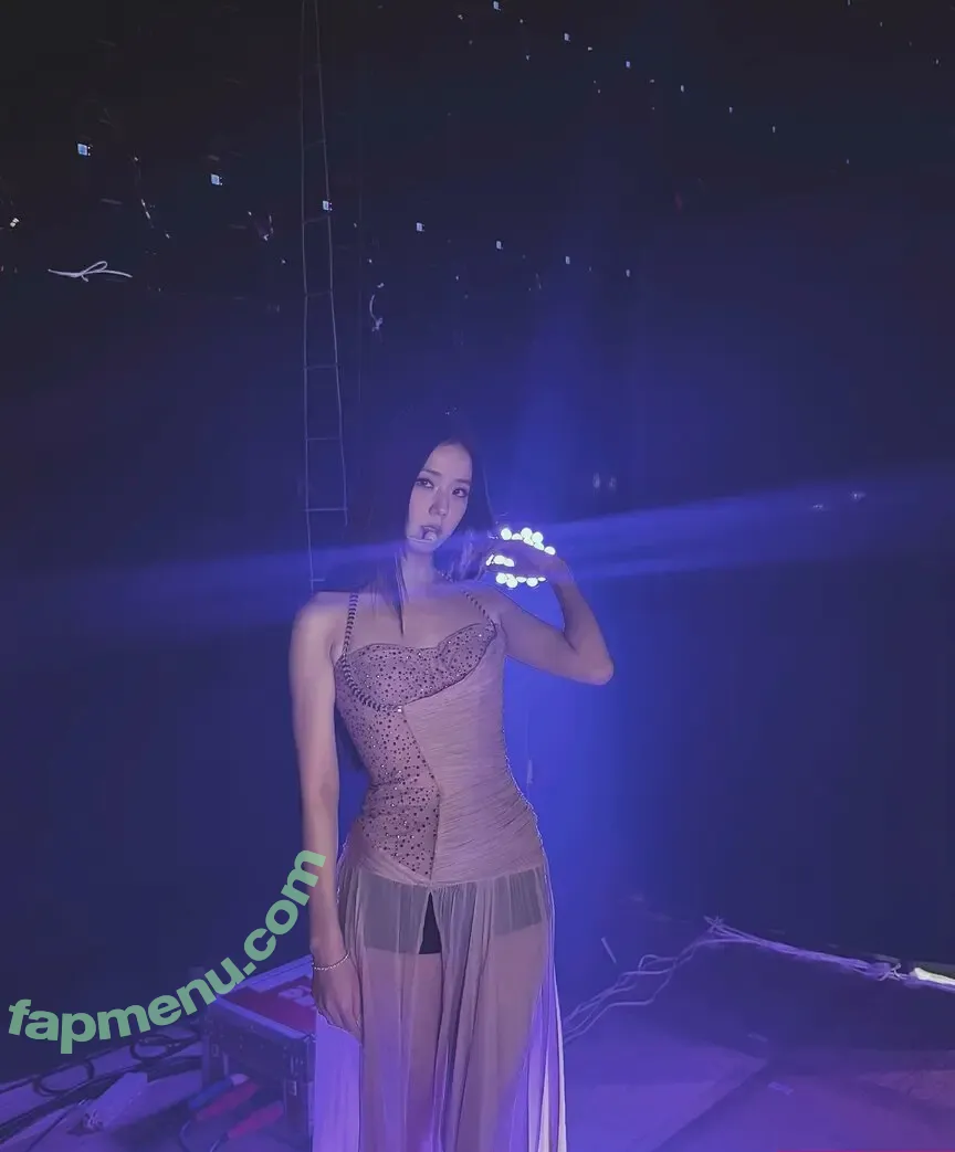 Jisoo nude photo #1249 (BLACKPINK / qenshizu / sooyaaa__)