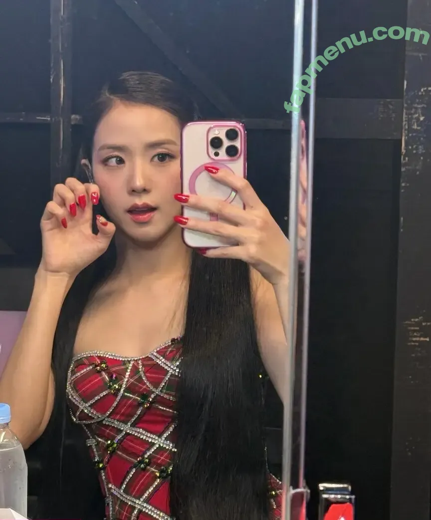 Jisoo nude photo #1252 (BLACKPINK / qenshizu / sooyaaa__)