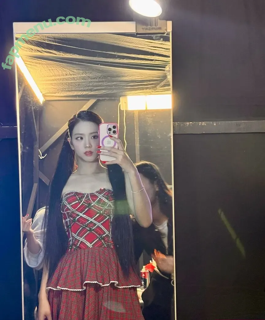 Jisoo nude photo #1255 (BLACKPINK / qenshizu / sooyaaa__)