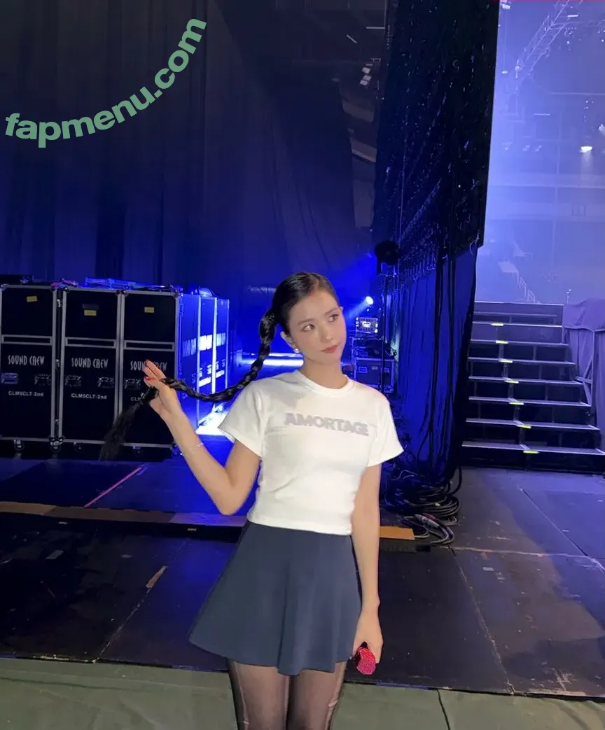 Jisoo nude photo #1256 (BLACKPINK / qenshizu / sooyaaa__)