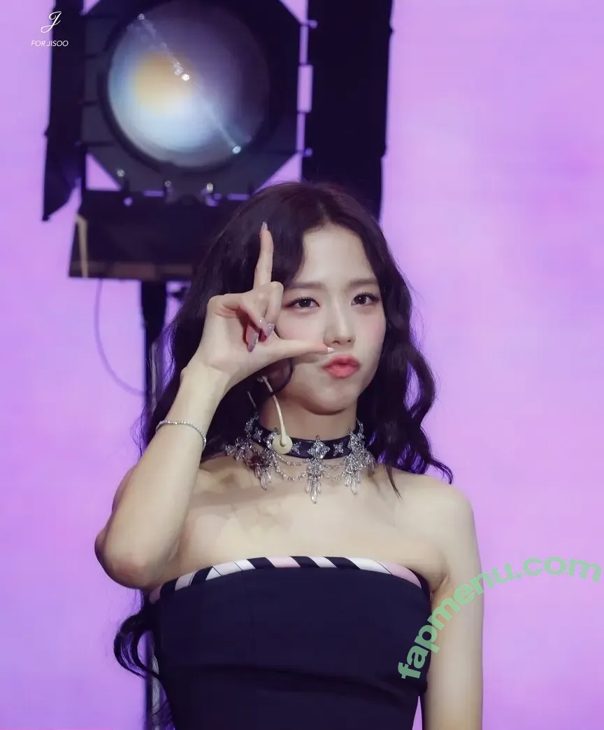 Jisoo nude photo #1266 (BLACKPINK / qenshizu / sooyaaa__)