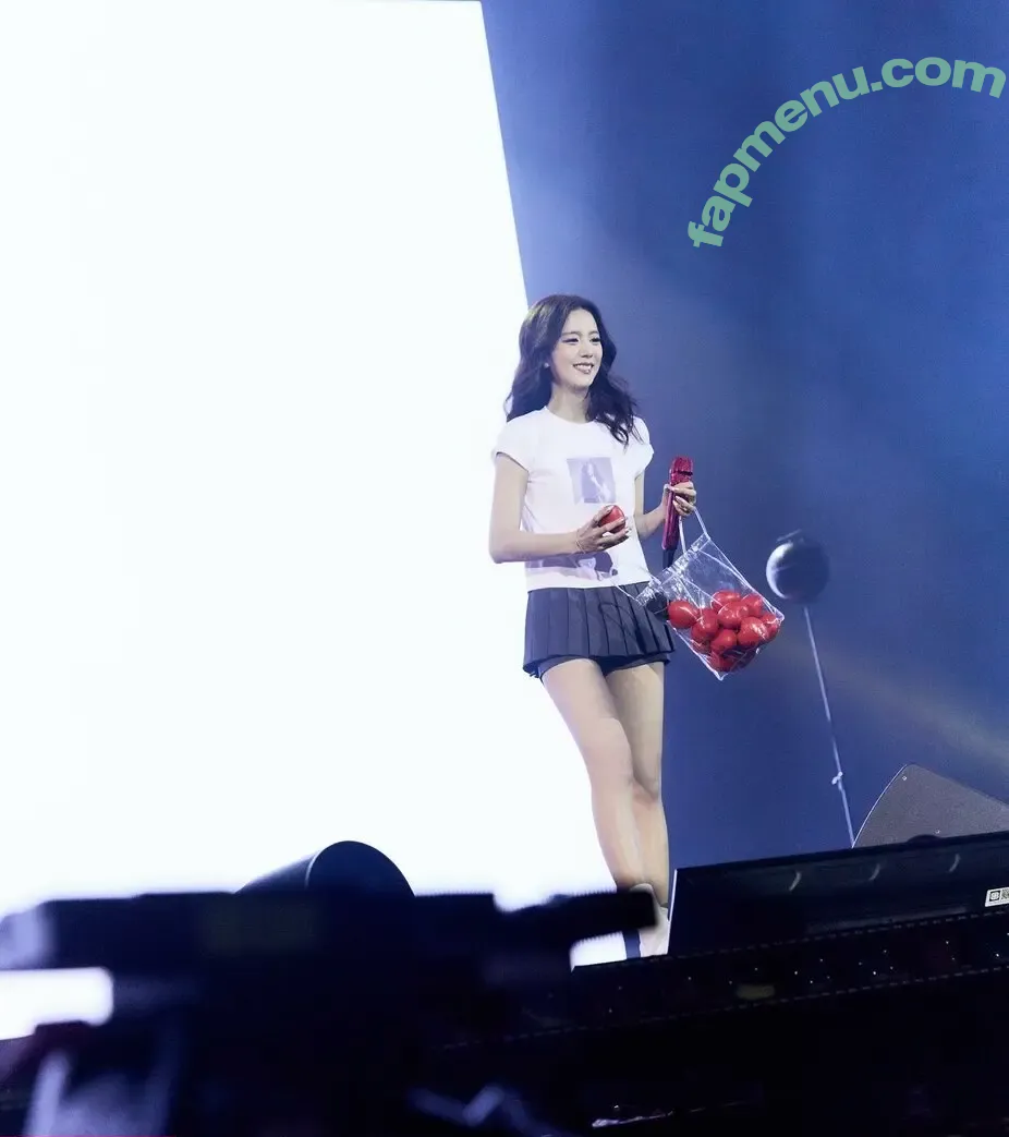 Jisoo nude photo #1283 (BLACKPINK / qenshizu / sooyaaa__)