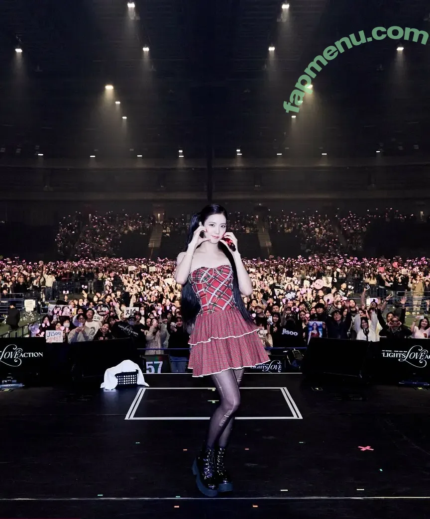 Jisoo nude photo #1293 (BLACKPINK / qenshizu / sooyaaa__)