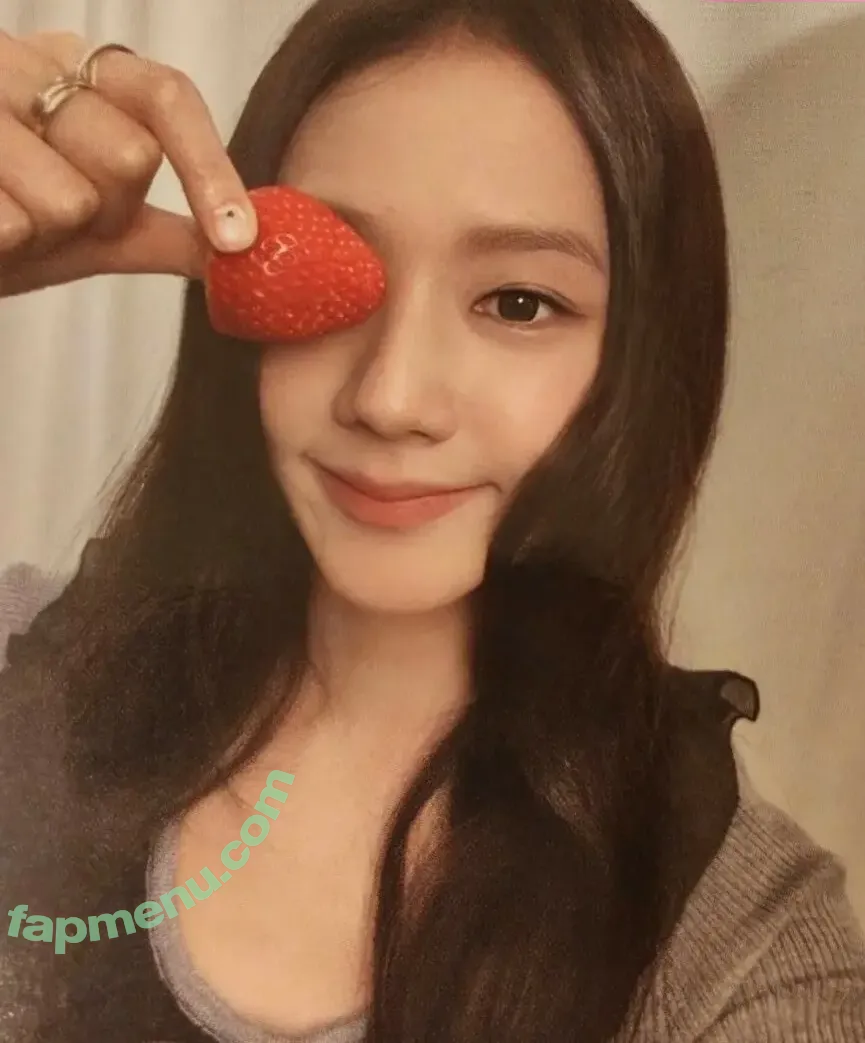 Jisoo nude photo #1296 (BLACKPINK / qenshizu / sooyaaa__)