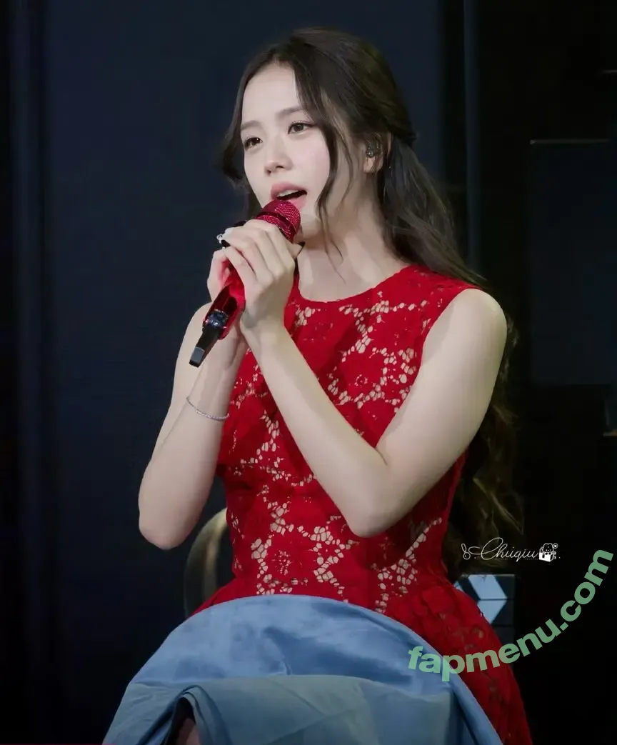 Jisoo nude photo #1303 (BLACKPINK / qenshizu / sooyaaa__)