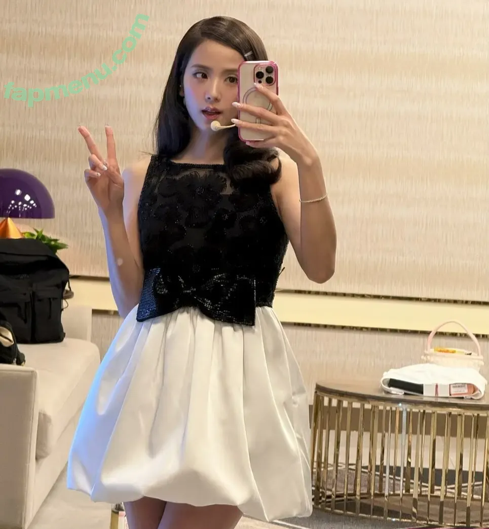 Jisoo nude photo #1326 (BLACKPINK / qenshizu / sooyaaa__)