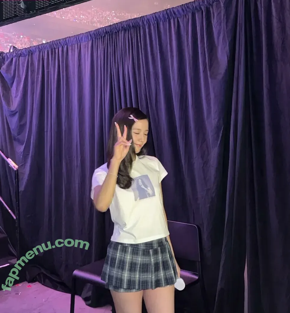 Jisoo nude photo #1328 (BLACKPINK / qenshizu / sooyaaa__)