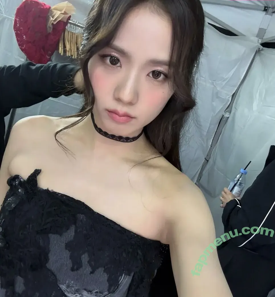 Jisoo nude photo #1329 (BLACKPINK / qenshizu / sooyaaa__)