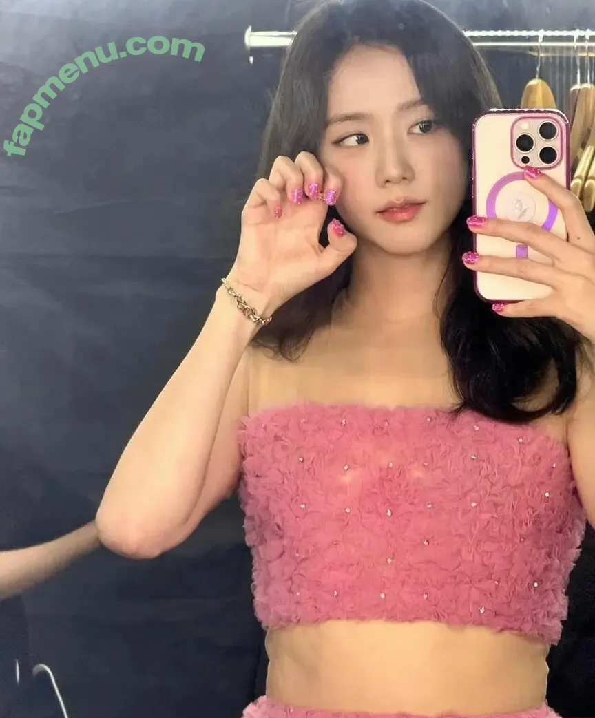 Jisoo nude photo #1357 (BLACKPINK / qenshizu / sooyaaa__)