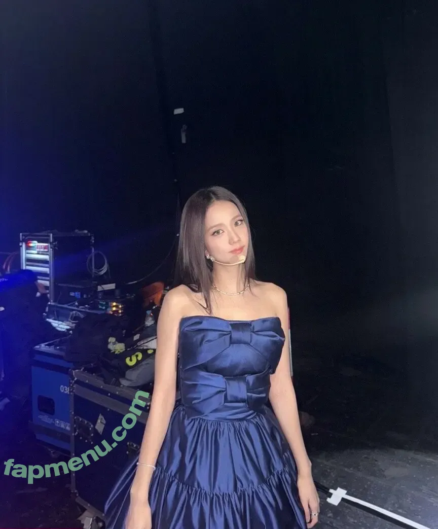 Jisoo nude photo #1361 (BLACKPINK / qenshizu / sooyaaa__)
