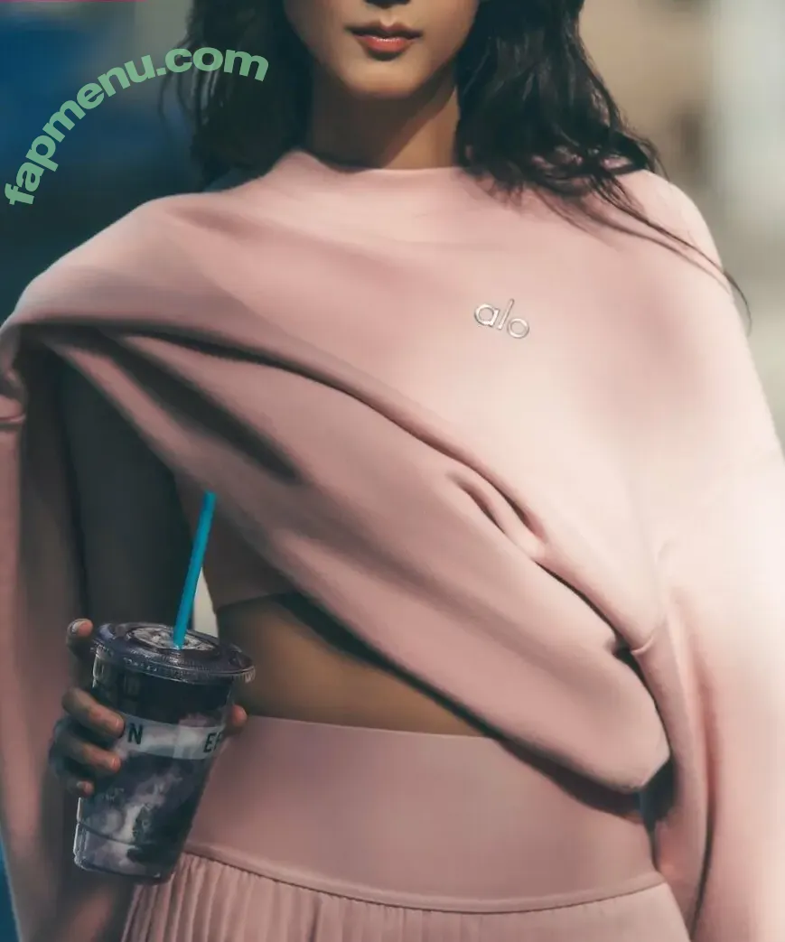 Jisoo nude photo #1387 (BLACKPINK / qenshizu / sooyaaa__)