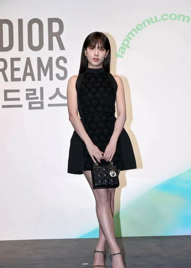 Jisoo nude photo #1419 (BLACKPINK / qenshizu / sooyaaa__)