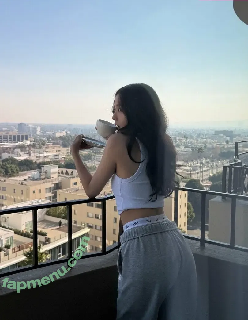 Jisoo nude photo #1446 (BLACKPINK / qenshizu / sooyaaa__)