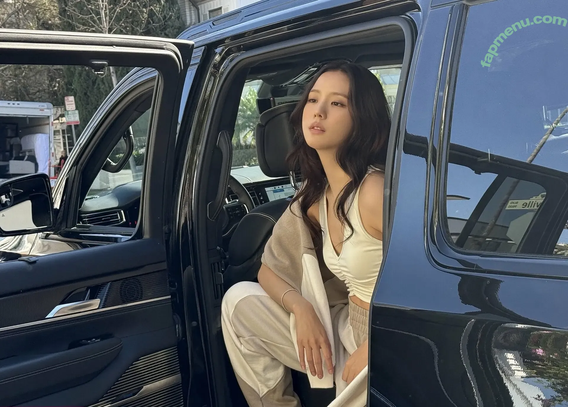 Jisoo nude photo #1456 (BLACKPINK / qenshizu / sooyaaa__)