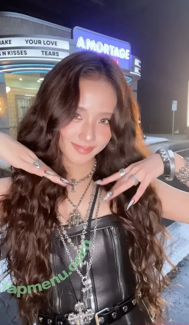 Jisoo nude photo #1458 (BLACKPINK / qenshizu / sooyaaa__)