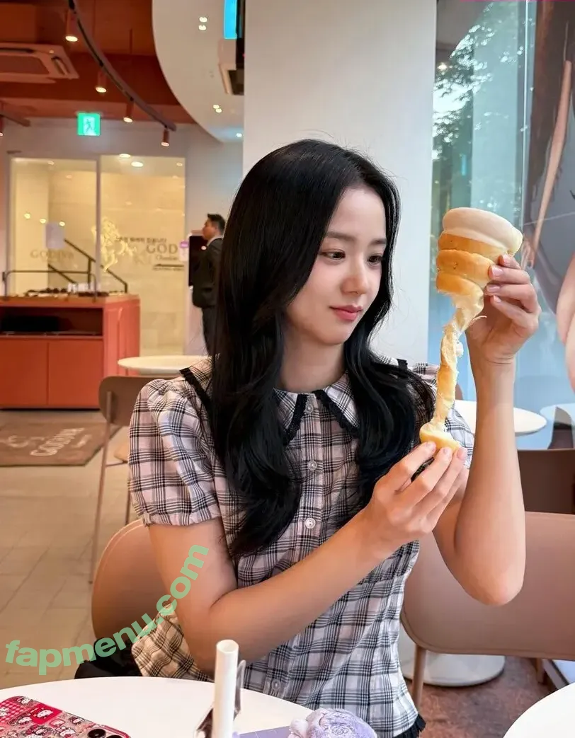 Jisoo nude photo #1485 (BLACKPINK / qenshizu / sooyaaa__)