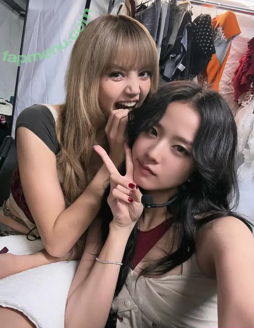 Jisoo nude photo #1626 (BLACKPINK / qenshizu / sooyaaa__)