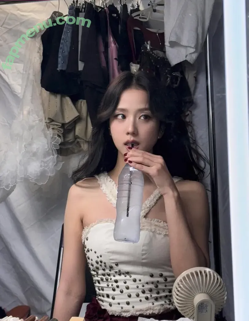 Jisoo nude photo #1628 (BLACKPINK / qenshizu / sooyaaa__)