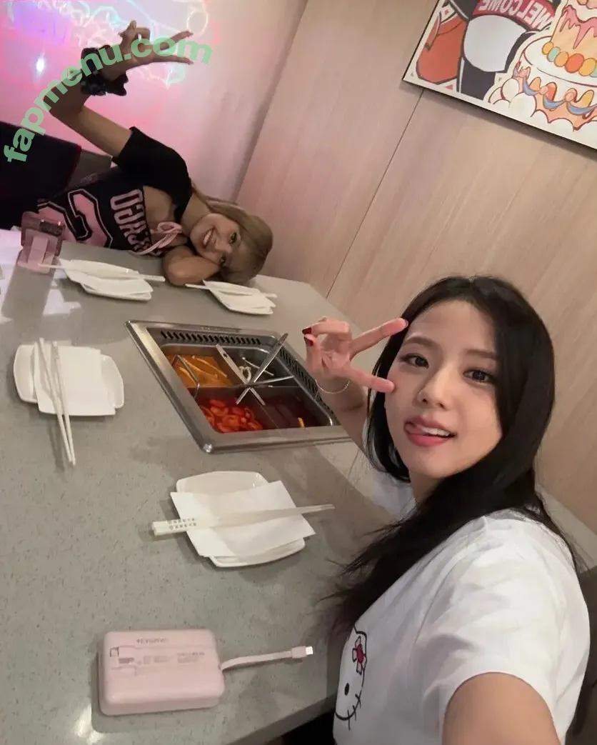 Jisoo nude photo #1632 (BLACKPINK / qenshizu / sooyaaa__)