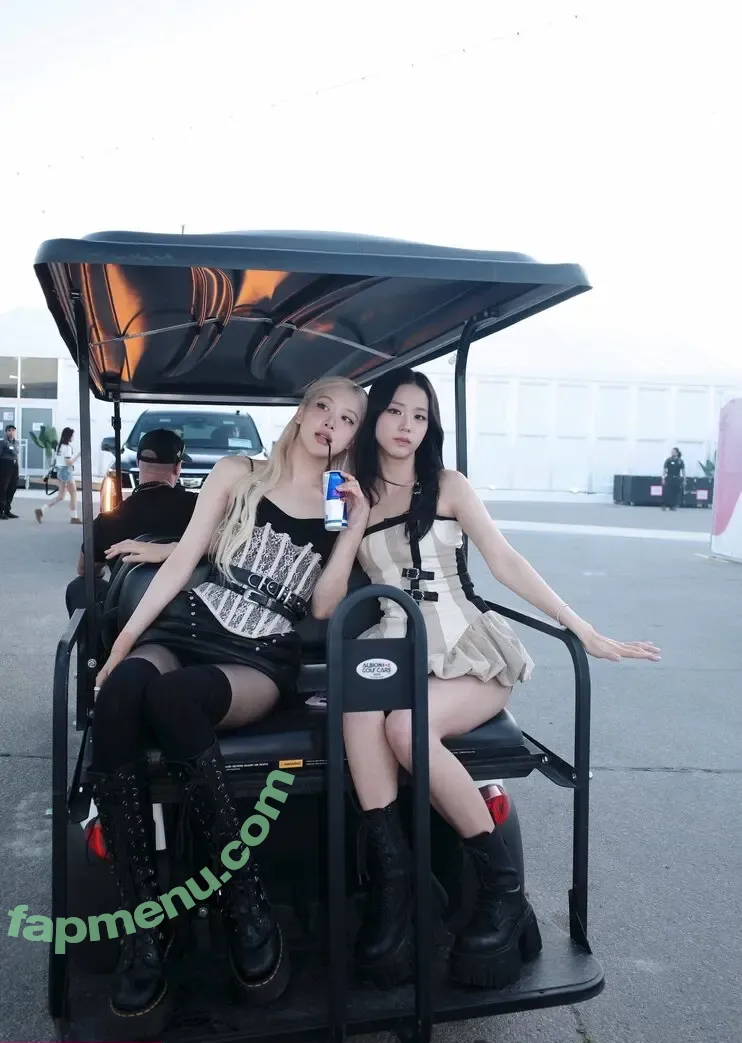 Jisoo nude photo #1635 (BLACKPINK / qenshizu / sooyaaa__)