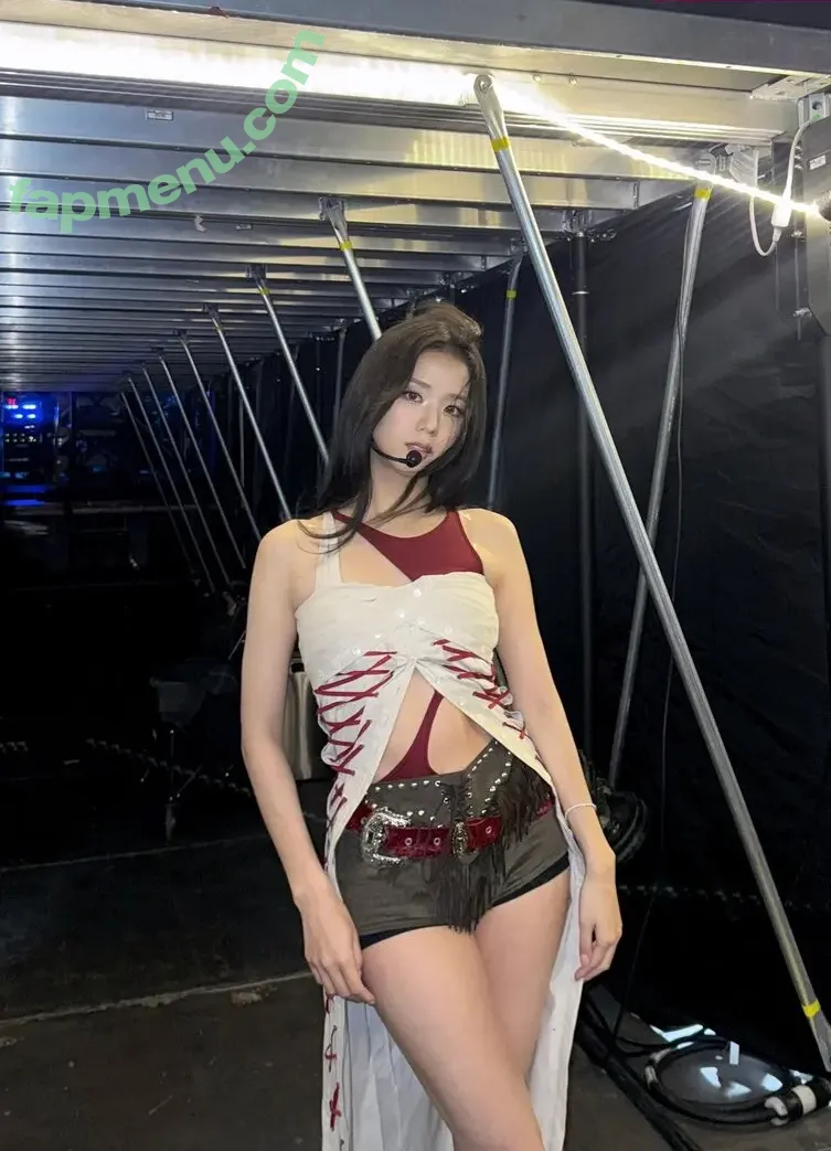 Jisoo nude photo #1640 (BLACKPINK / qenshizu / sooyaaa__)