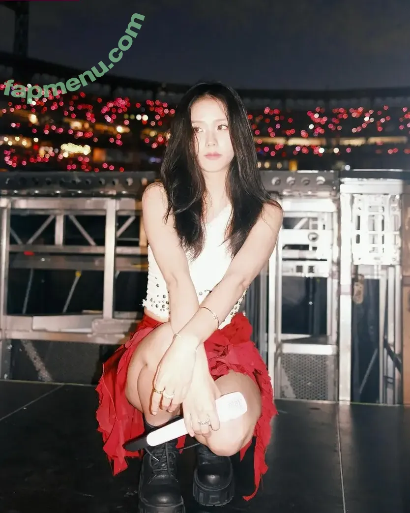 Jisoo nude photo #1657 (BLACKPINK / qenshizu / sooyaaa__)