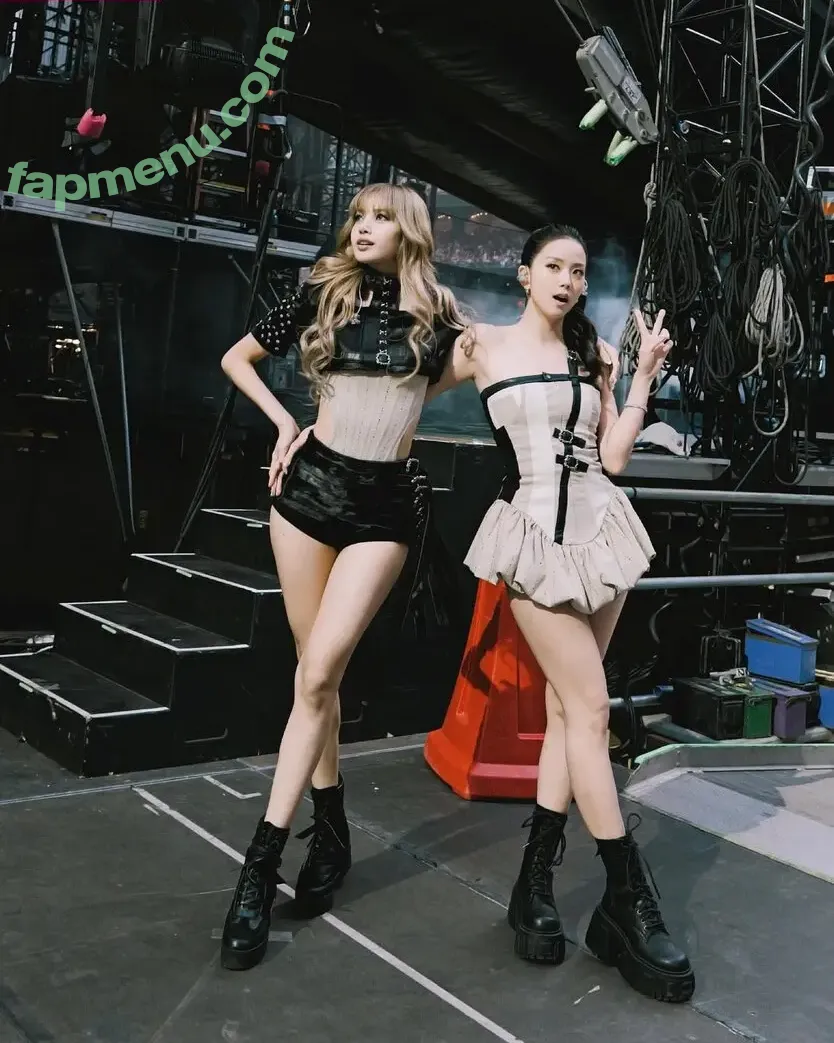 Jisoo nude photo #1659 (BLACKPINK / qenshizu / sooyaaa__)