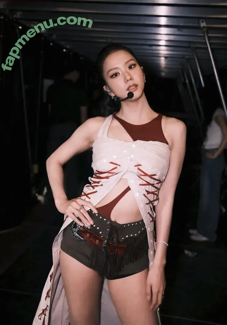 Jisoo nude photo #1668 (BLACKPINK / qenshizu / sooyaaa__)