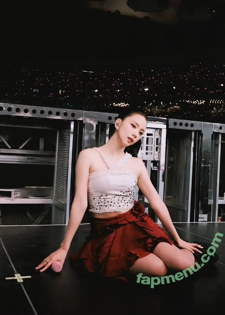 Jisoo nude photo #1670 (BLACKPINK / qenshizu / sooyaaa__)