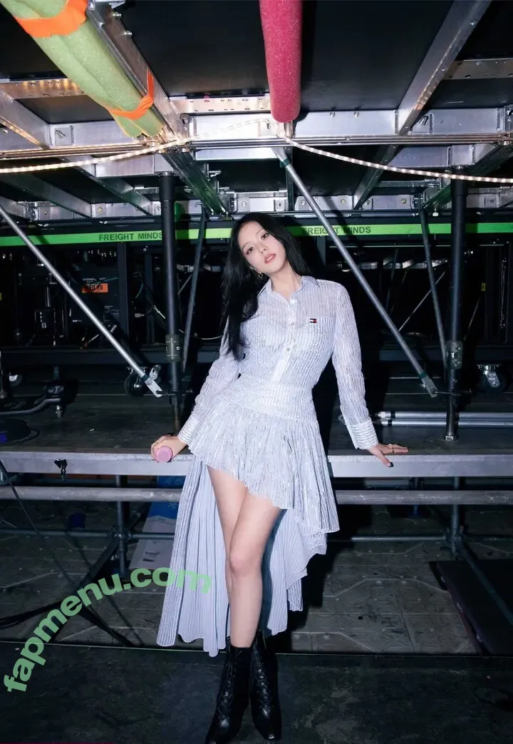 Jisoo nude photo #1672 (BLACKPINK / qenshizu / sooyaaa__)