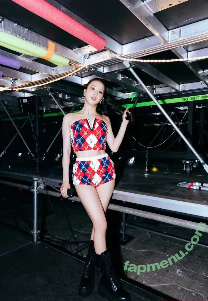 Jisoo nude photo #1674 (BLACKPINK / qenshizu / sooyaaa__)