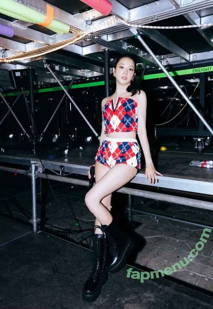 Jisoo nude photo #1675 (BLACKPINK / qenshizu / sooyaaa__)