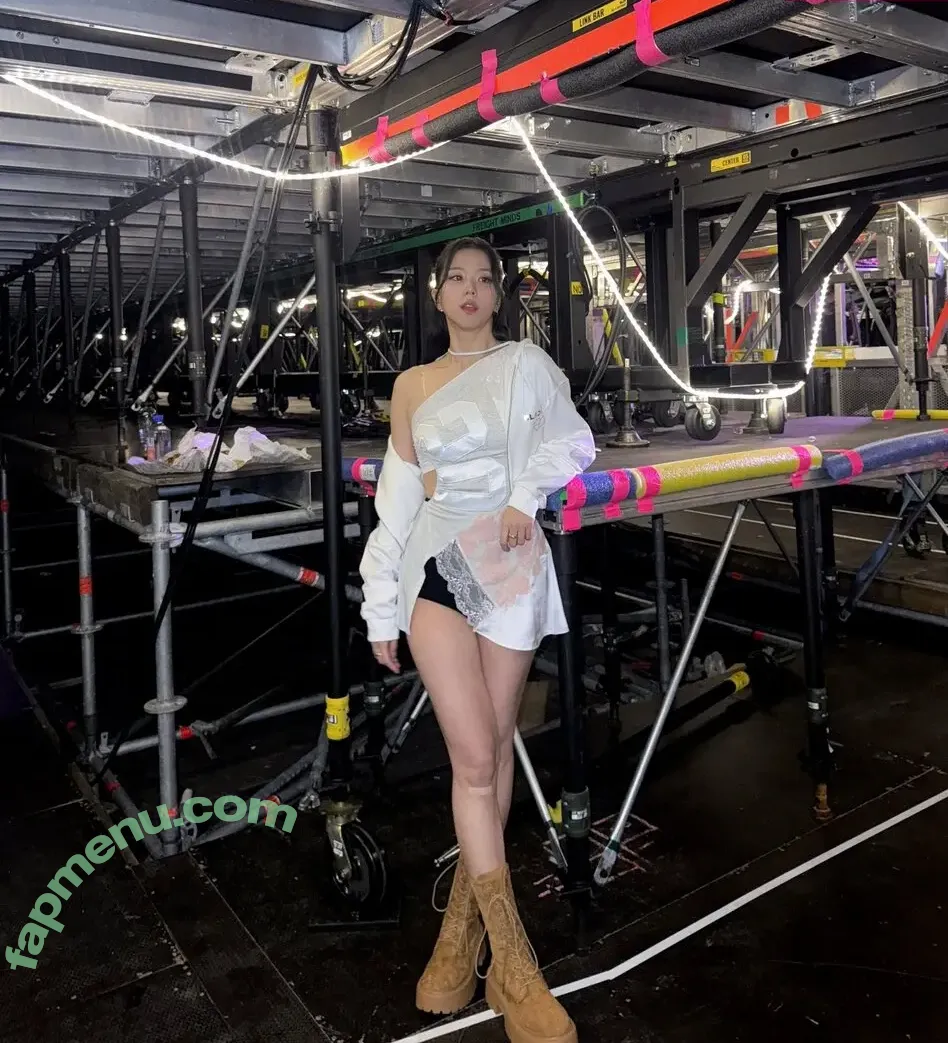 Jisoo nude photo #1676 (BLACKPINK / qenshizu / sooyaaa__)