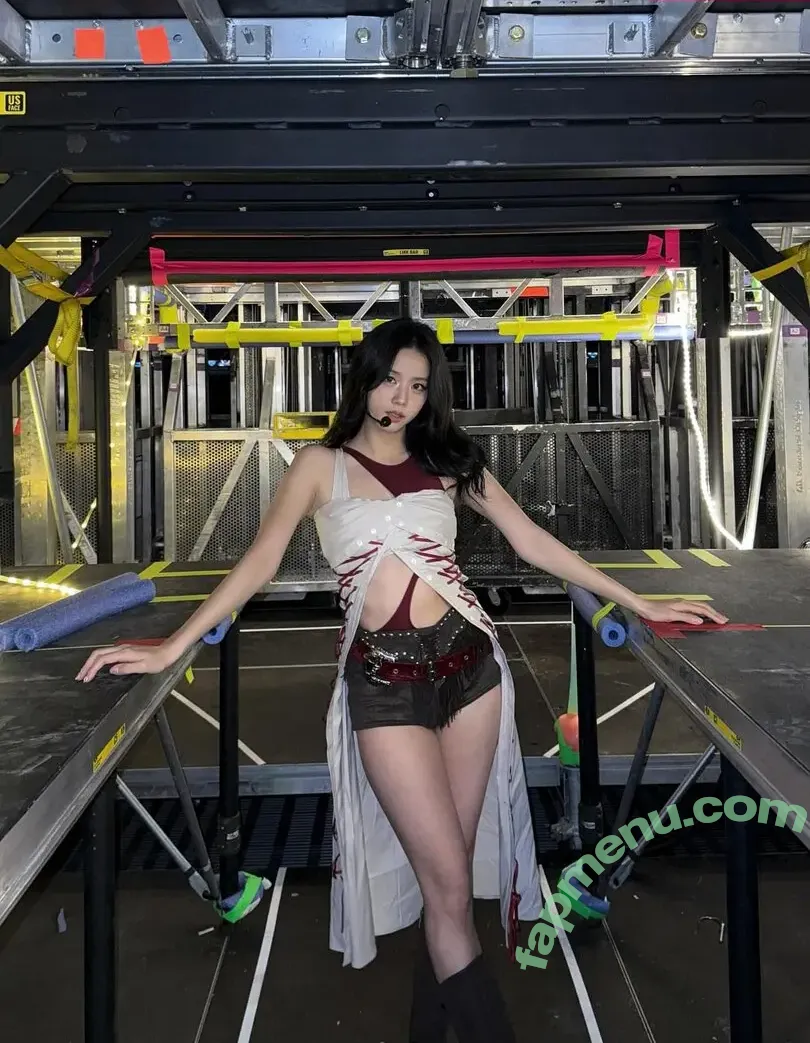 Jisoo nude photo #1693 (BLACKPINK / qenshizu / sooyaaa__)