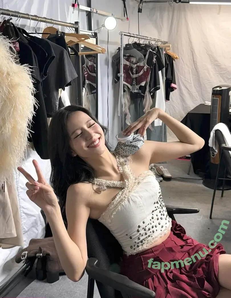 Jisoo nude photo #1699 (BLACKPINK / qenshizu / sooyaaa__)