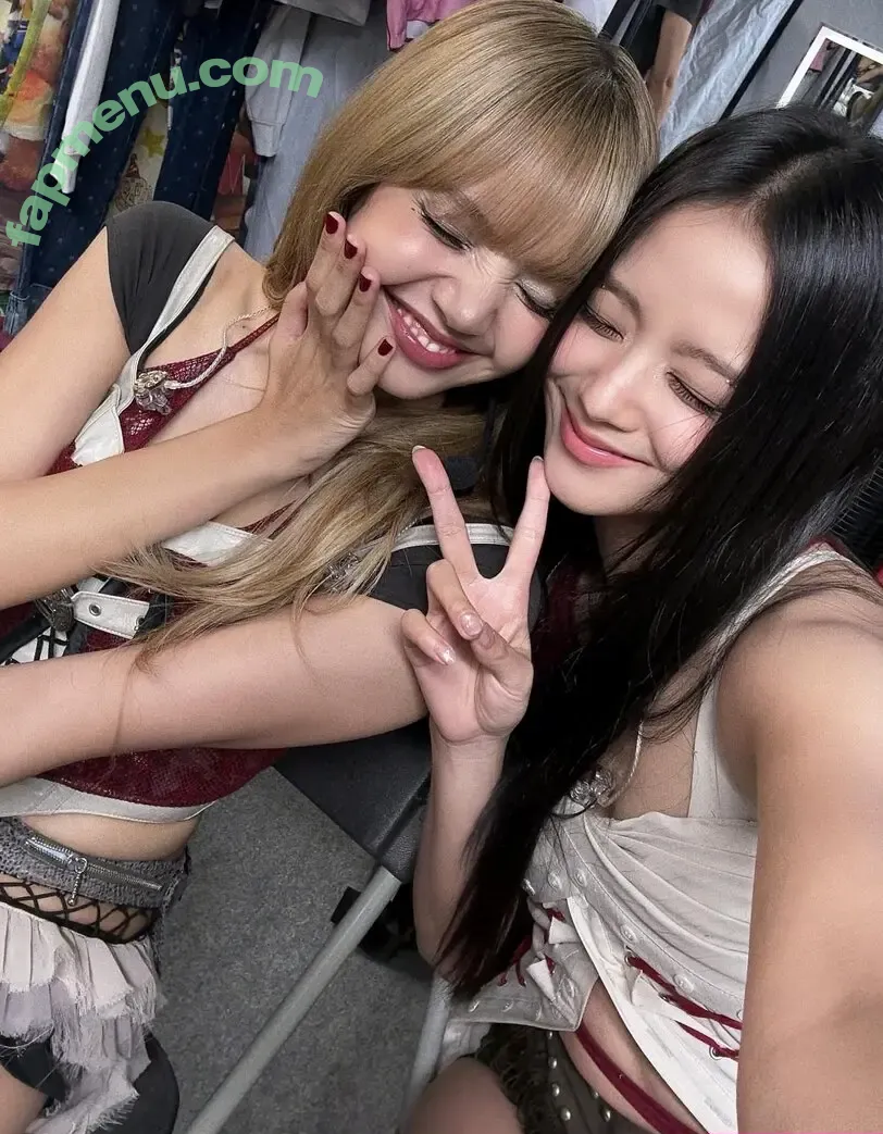 Jisoo nude photo #1727 (BLACKPINK / qenshizu / sooyaaa__)