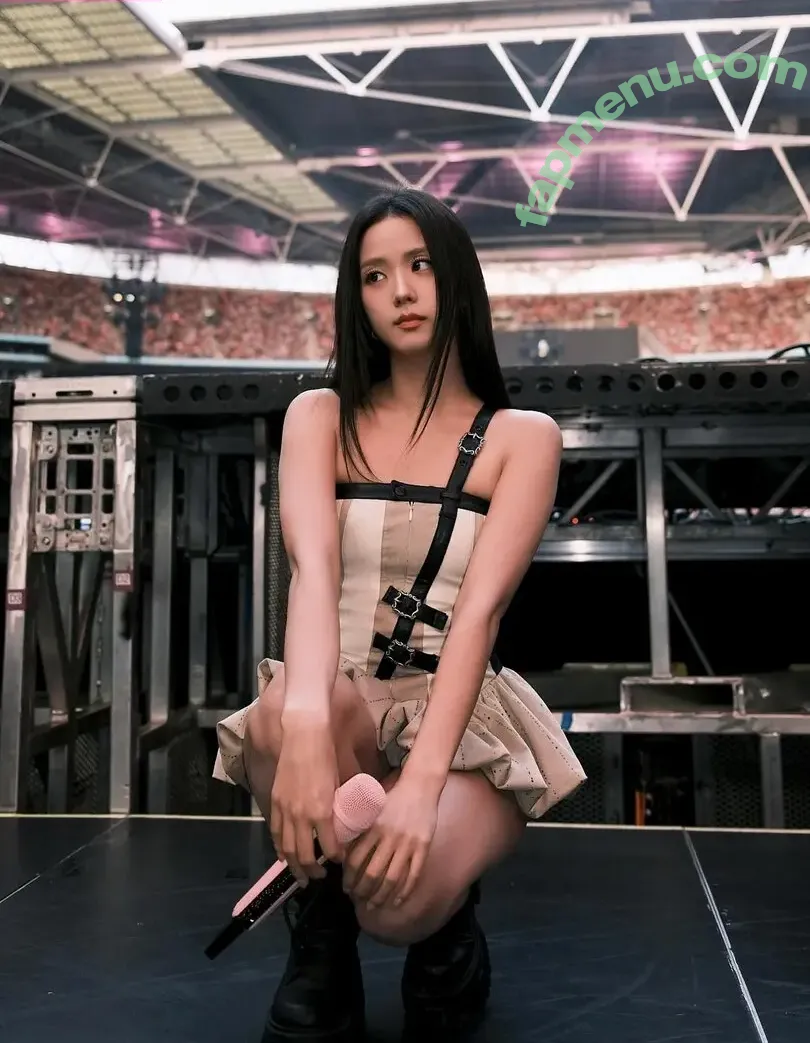 Jisoo nude photo #1729 (BLACKPINK / qenshizu / sooyaaa__)