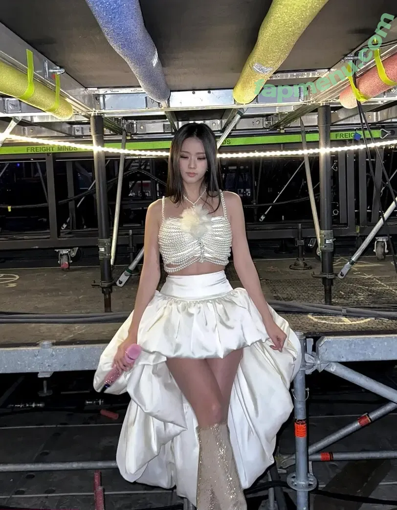 Jisoo nude photo #1733 (BLACKPINK / qenshizu / sooyaaa__)