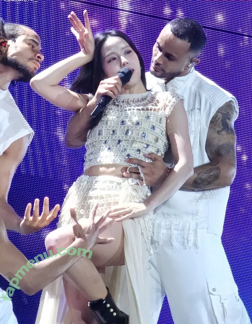 Jisoo nude photo #1738 (BLACKPINK / qenshizu / sooyaaa__)