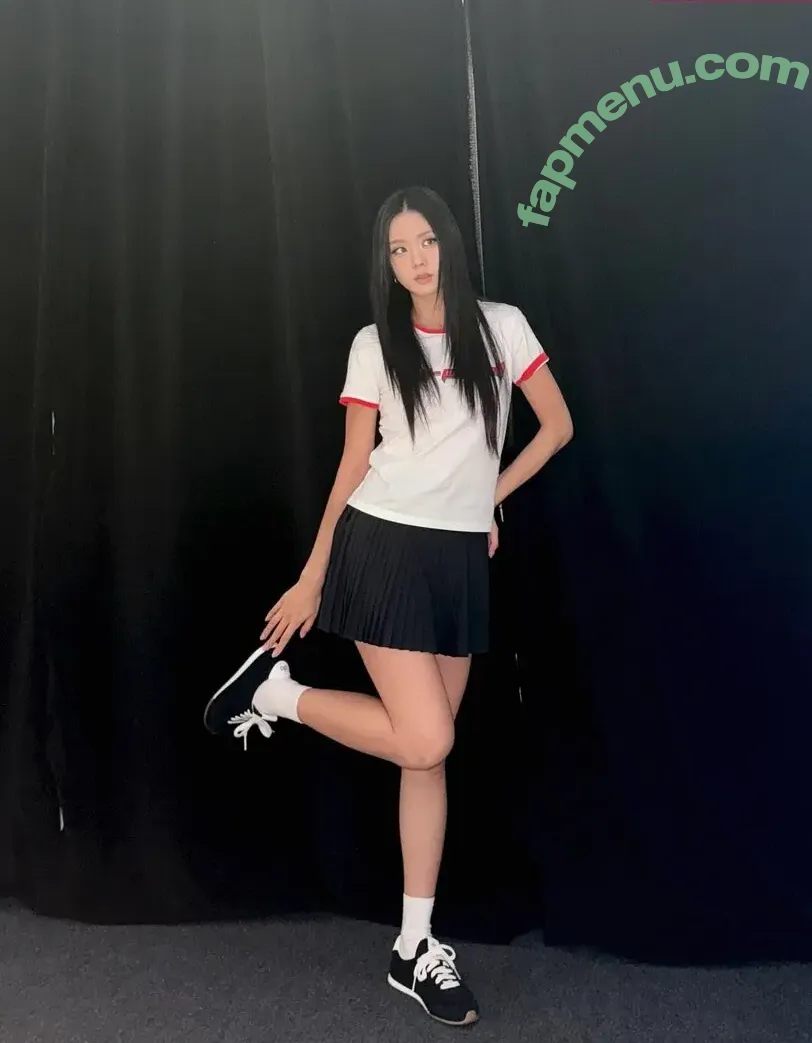 Jisoo nude photo #1762 (BLACKPINK / qenshizu / sooyaaa__)
