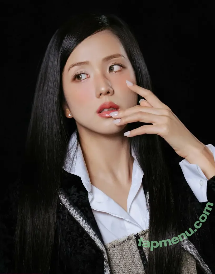 Jisoo nude photo #1810 (BLACKPINK / qenshizu / sooyaaa__)