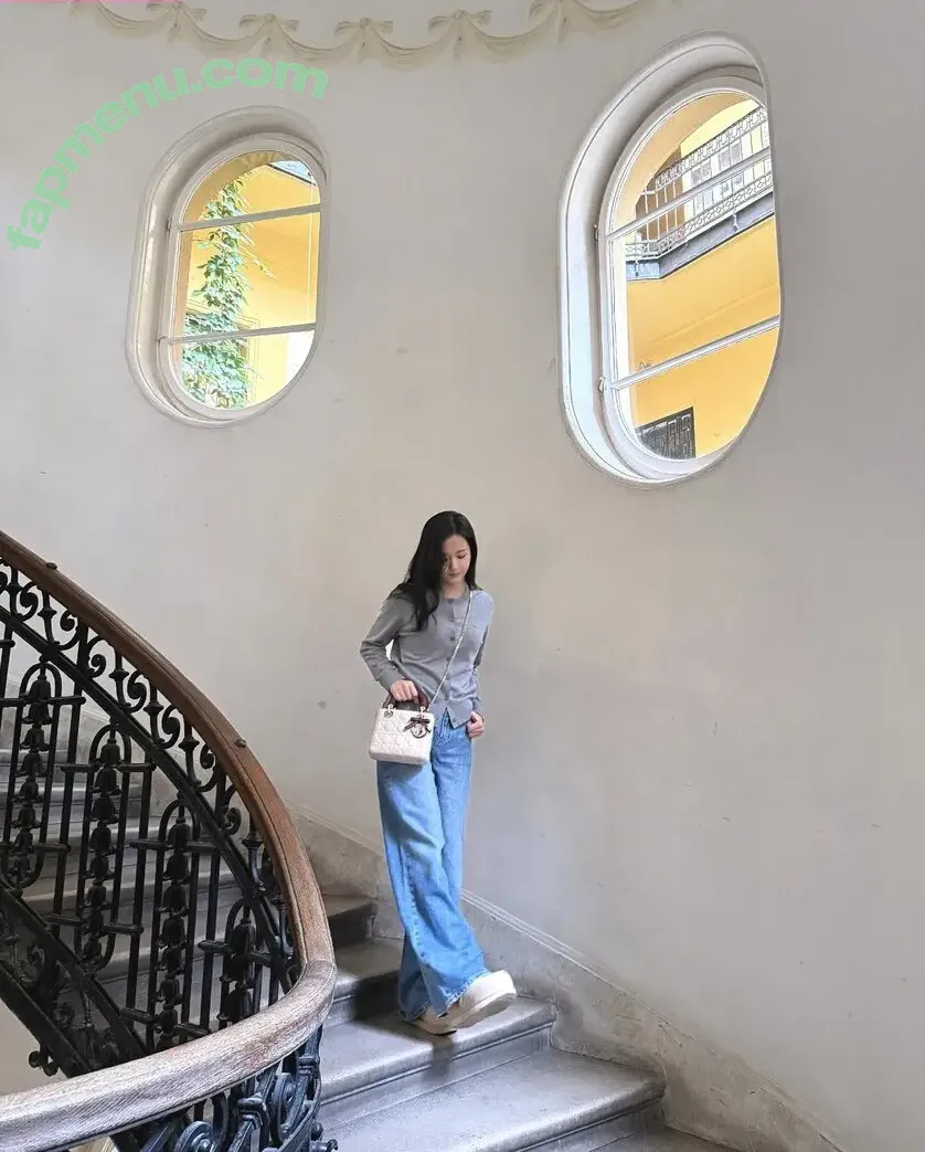 Jisoo nude photo #1813 (BLACKPINK / qenshizu / sooyaaa__)