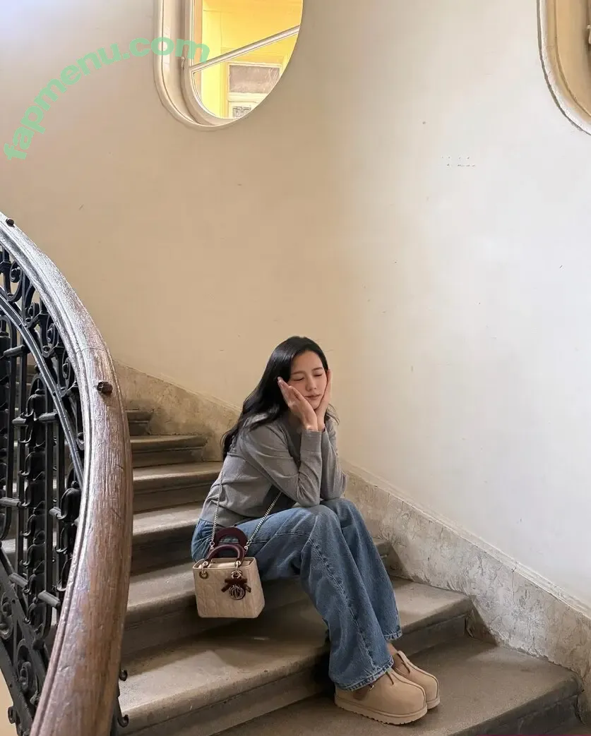 Jisoo nude photo #1816 (BLACKPINK / qenshizu / sooyaaa__)