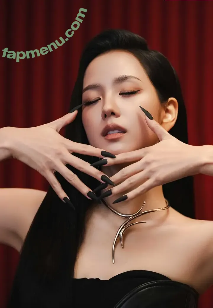 Jisoo nude photo #1842 (BLACKPINK / qenshizu / sooyaaa__)