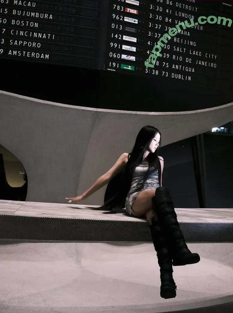 Jisoo nude photo #1849 (BLACKPINK / qenshizu / sooyaaa__)