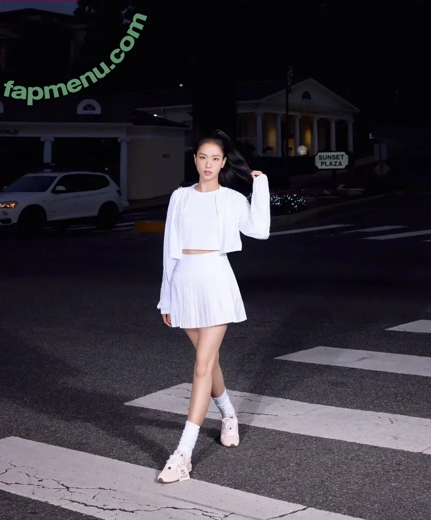 Jisoo nude photo #1874 (BLACKPINK / qenshizu / sooyaaa__)