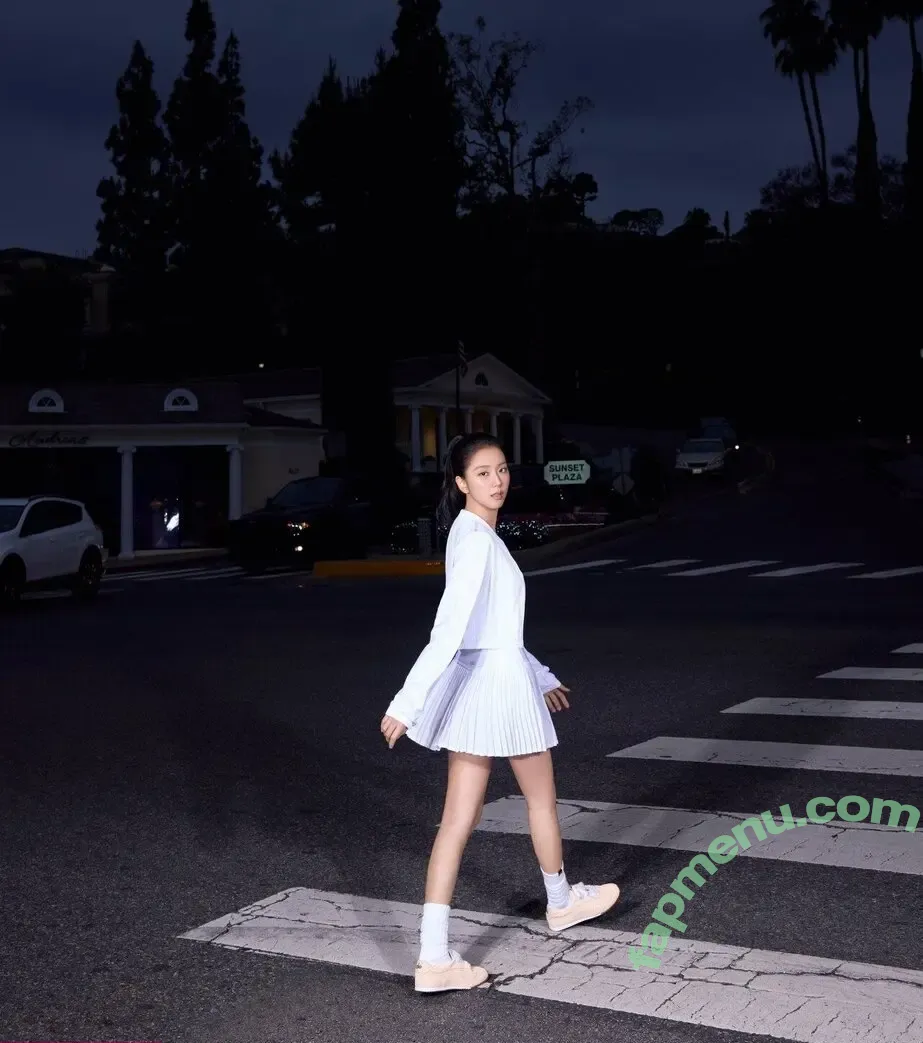 Jisoo nude photo #1875 (BLACKPINK / qenshizu / sooyaaa__)