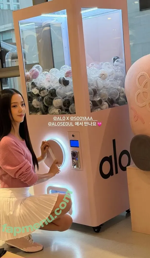 Jisoo nude photo #1892 (BLACKPINK / qenshizu / sooyaaa__)